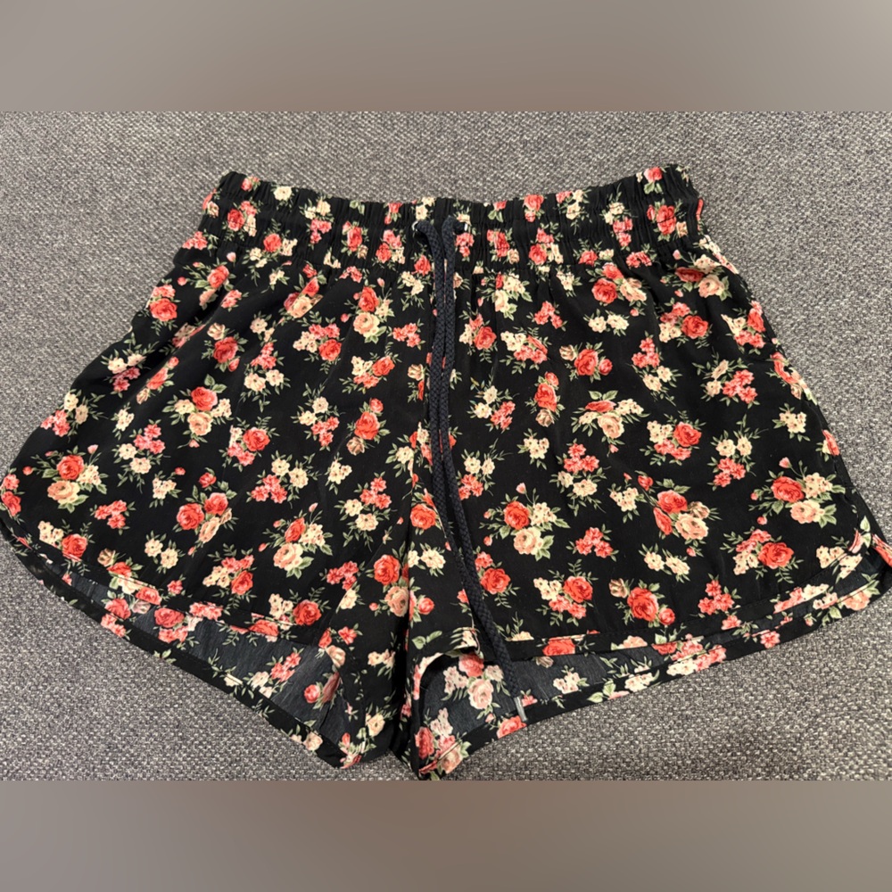 Forever 21 Black Floral Shorts small